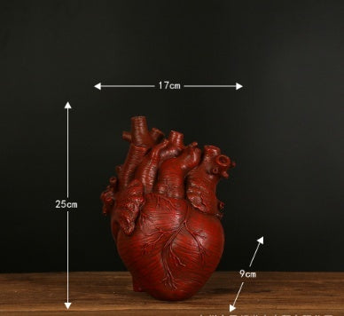 Red heart-shaped vase with measurements on a dark background - Lioré®